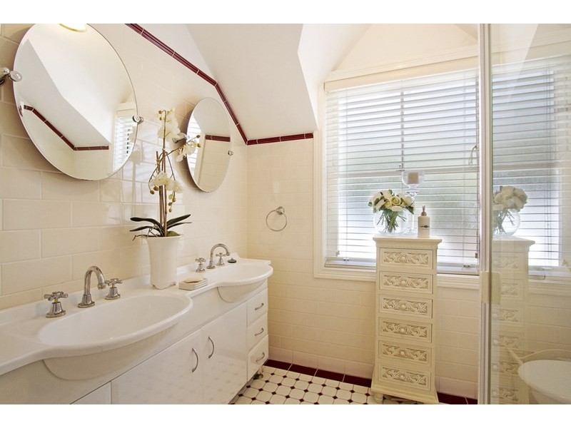 33 Burralow Road, Kurrajong Heights NSW 2758