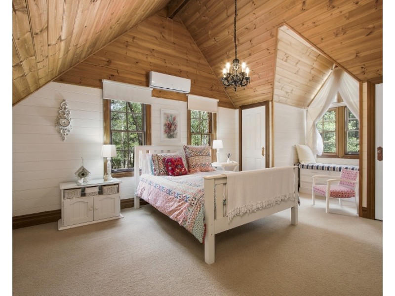 137 Mountain View Close, Kurrajong Hills NSW 2758