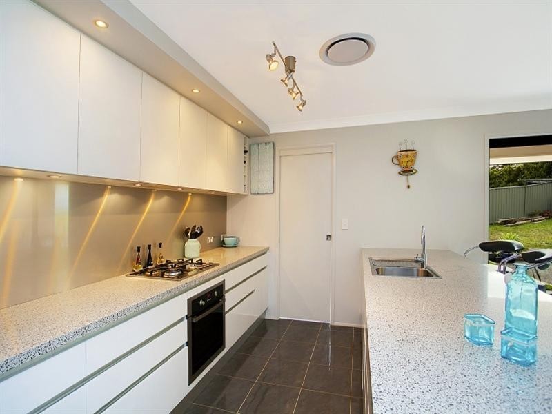 15 Pinnacle Close, Bolwarra Heights NSW 2320