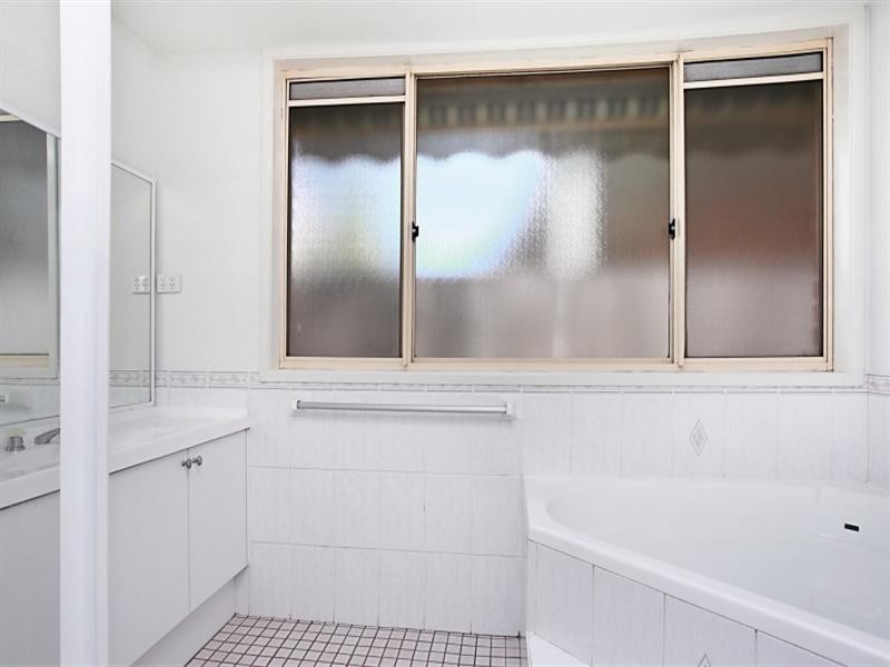 33 Eucalyptus Crescent, Metford NSW 2323