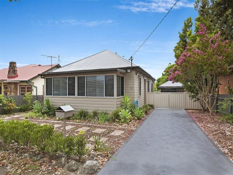 30 Collinson Street, Tenambit NSW 2323