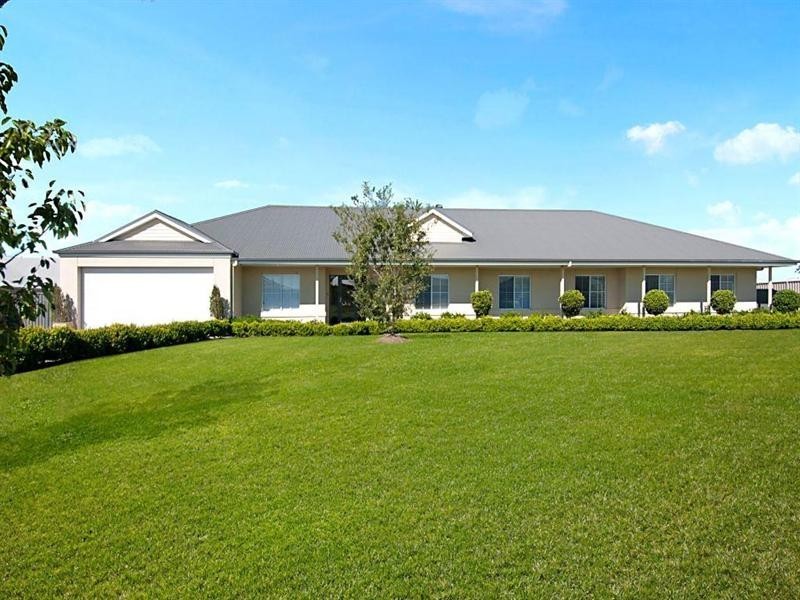 17 Arran Circuit, Largs NSW 2320