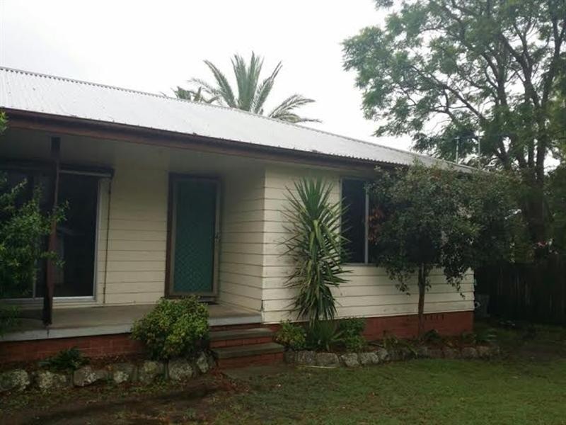 2/121 New England Highway, Rutherford NSW 2320