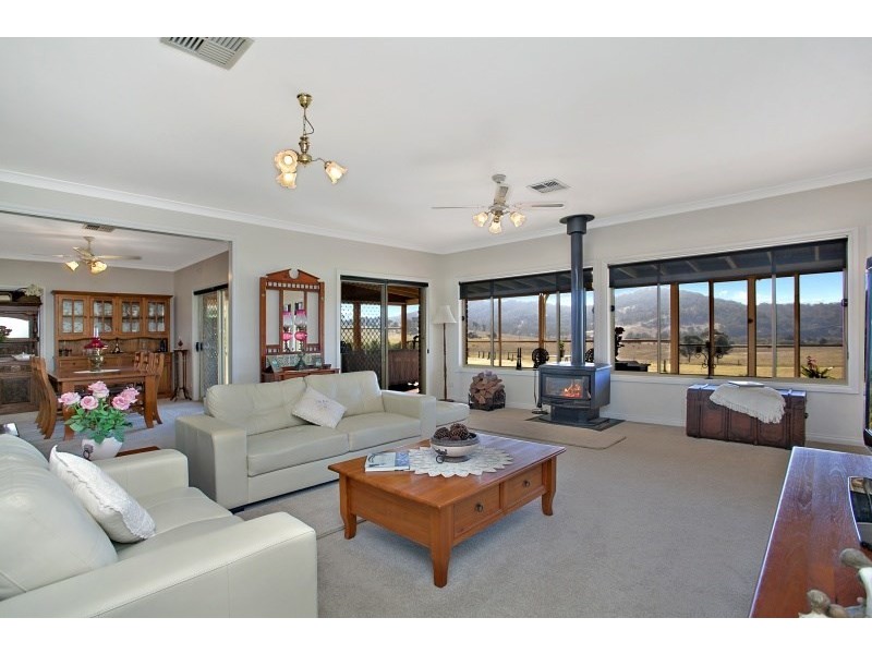 101 Knockfin Road, Luskintyre NSW 2321