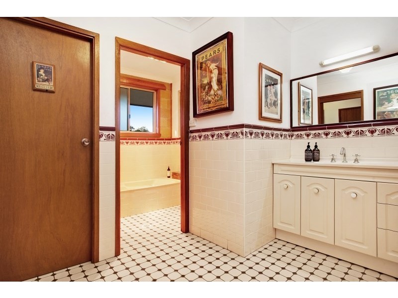 239 Sandy Creek Road, Mount Vincent NSW 2323