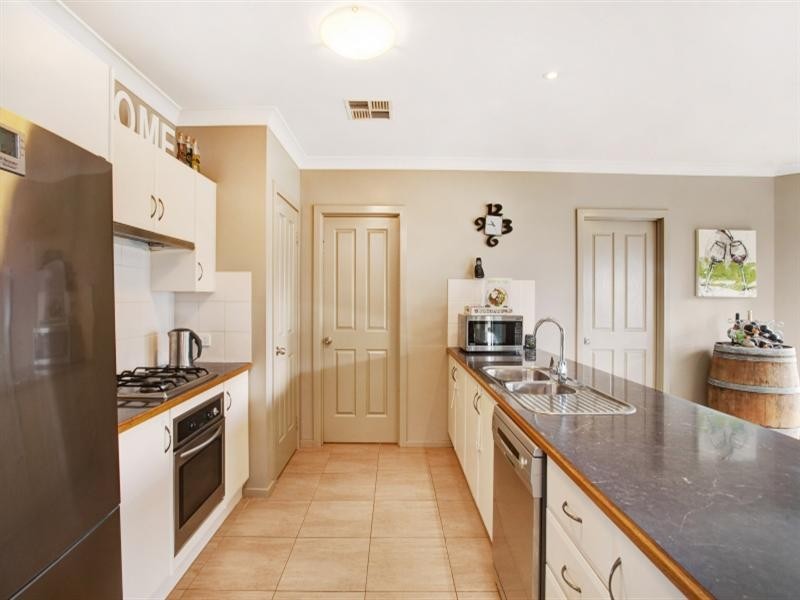 4 Amber Grove, Bolwarra Heights NSW 2320