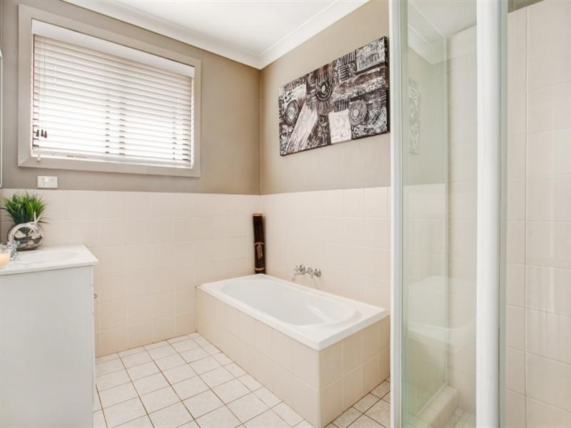 4 Amber Grove, Bolwarra Heights NSW 2320