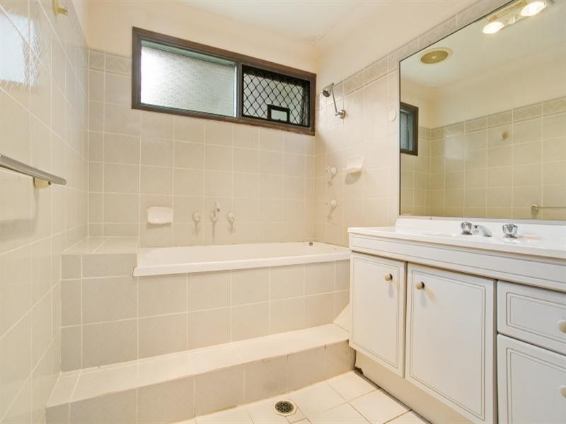 5 Valentia Parade, Tenambit NSW 2323