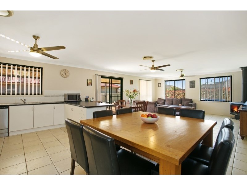 15 Daniel Avenue, Rutherford NSW 2320