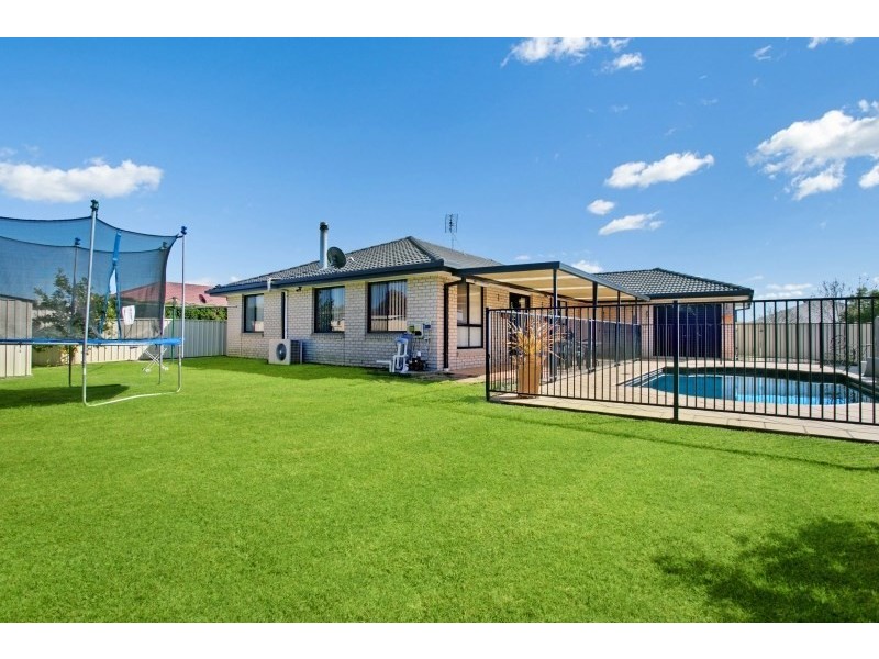15 Daniel Avenue, Rutherford NSW 2320