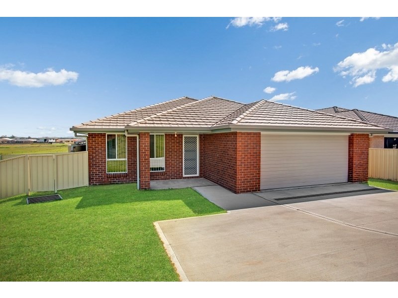 11 Andrew Court, Rutherford NSW 2320