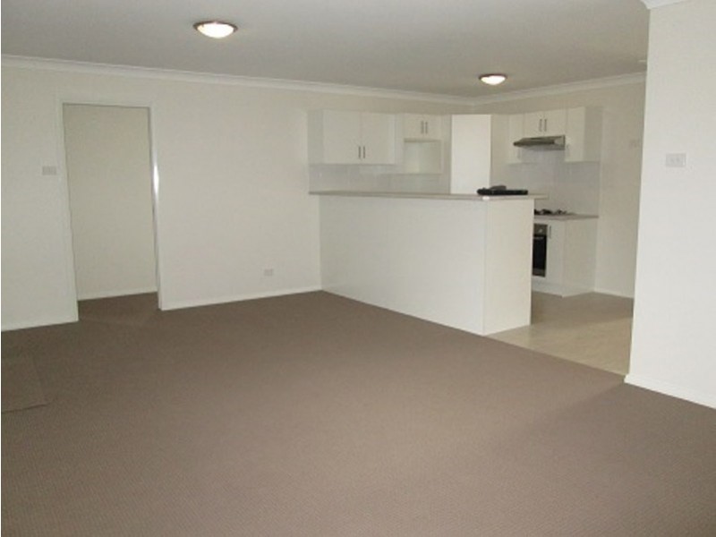 2/16 Sapphire Drive, Rutherford NSW 2320