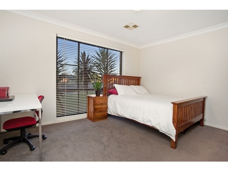 64 Worcester Drive, East Maitland NSW 2323