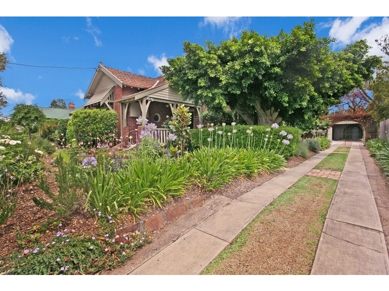 24 King Street, Lorn NSW 2320