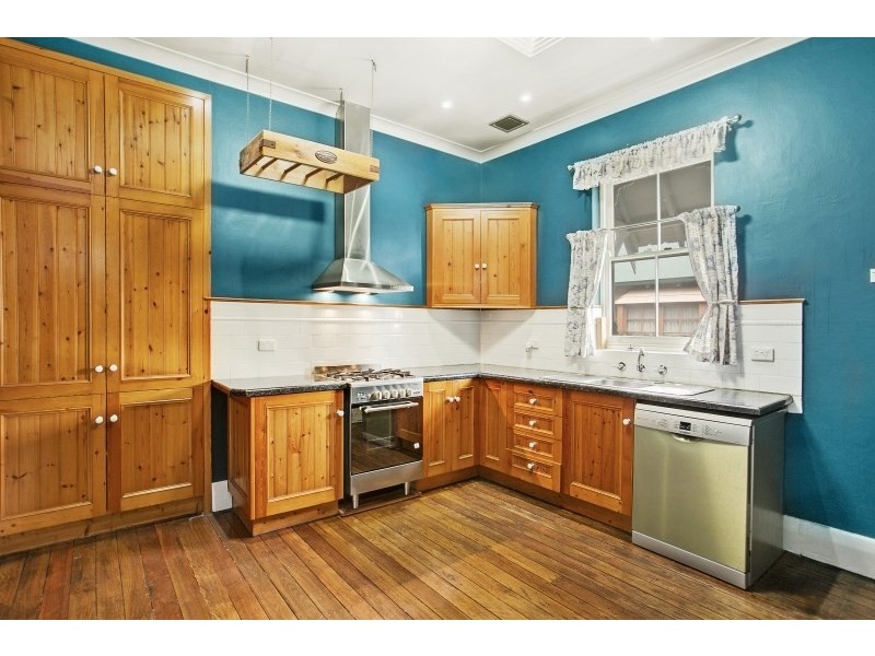 24 King Street, Lorn NSW 2320