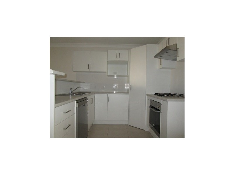 2/16 Sapphire Drive, Rutherford NSW 2320