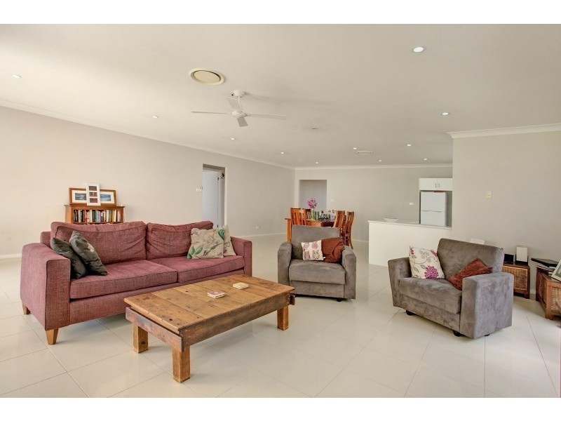 1/66 Canterbury Drive, Raworth NSW 2321