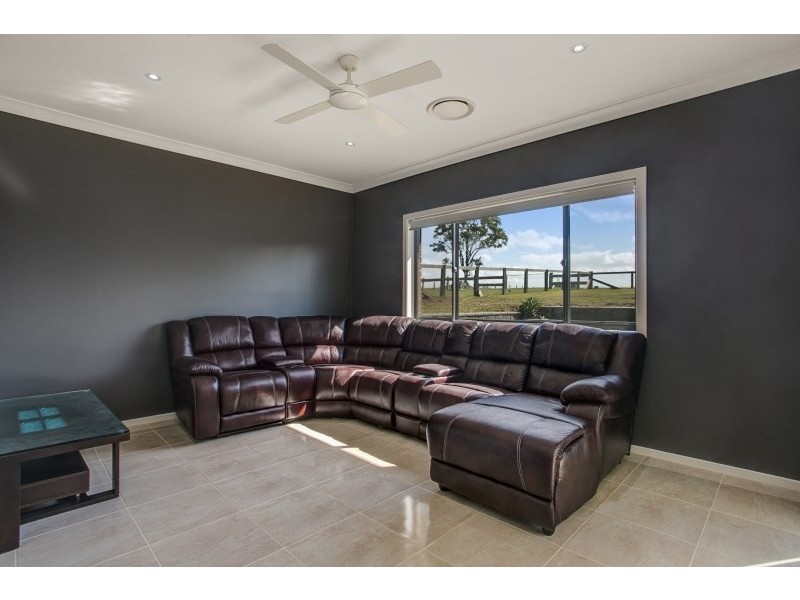 14 Cockatoo Ridge, Aberglasslyn NSW 2320