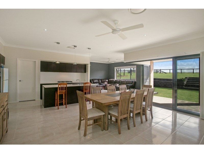 14 Cockatoo Ridge, Aberglasslyn NSW 2320