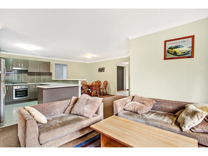 10 Shortland Drive, Rutherford NSW 2320