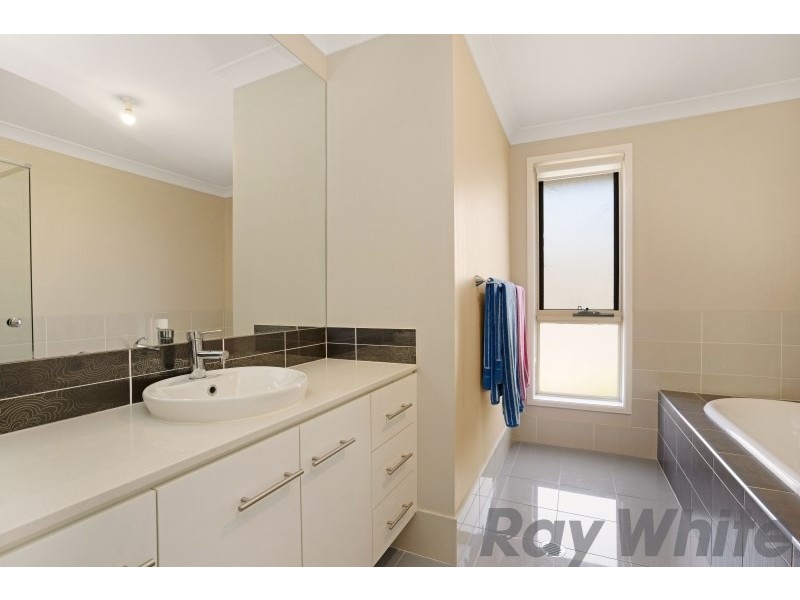 8 Gumnut Way, Aberglasslyn NSW 2320
