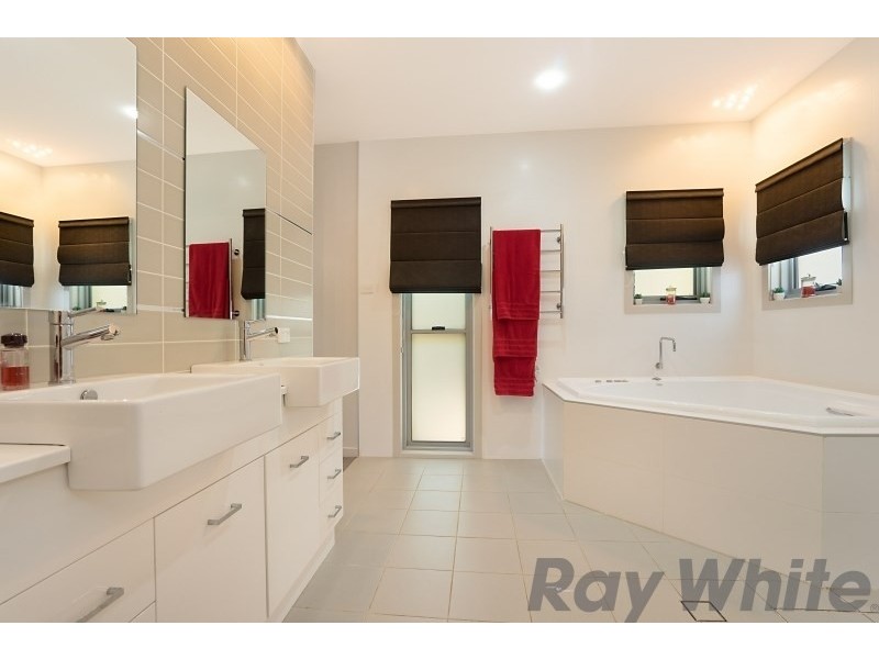 100 Bolwarra Park Drive, Bolwarra Heights NSW 2320