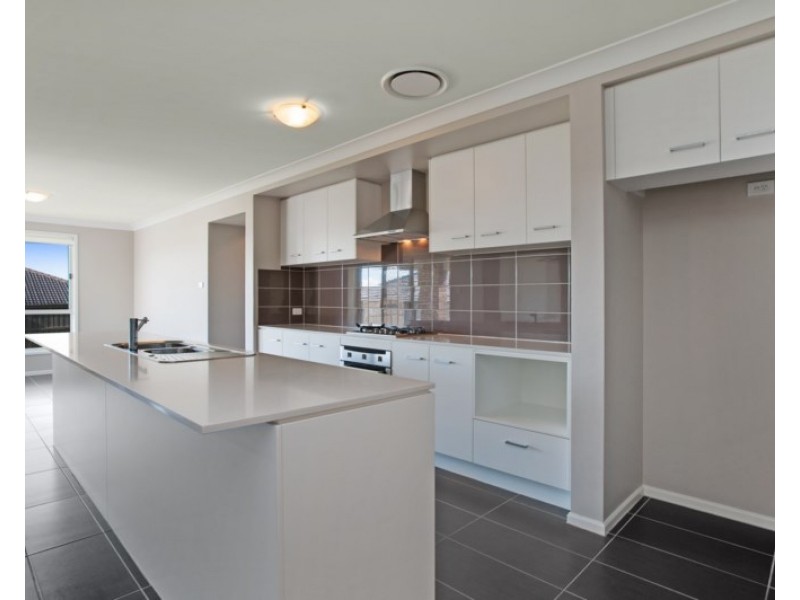 10 Dianella Way, Aberglasslyn NSW 2320