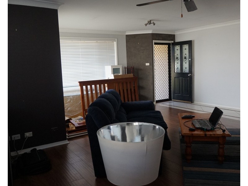 12 Aaron Cove, Rutherford NSW 2320