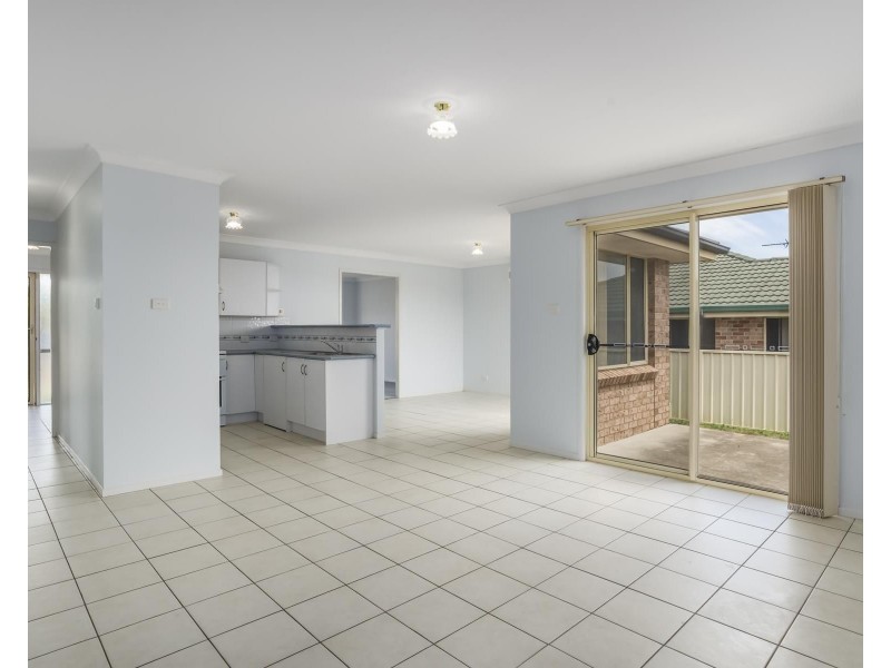 2 Daniel Avenue, Rutherford NSW 2320