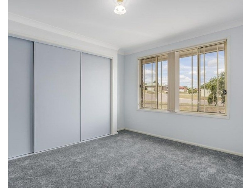 2 Daniel Avenue, Rutherford NSW 2320