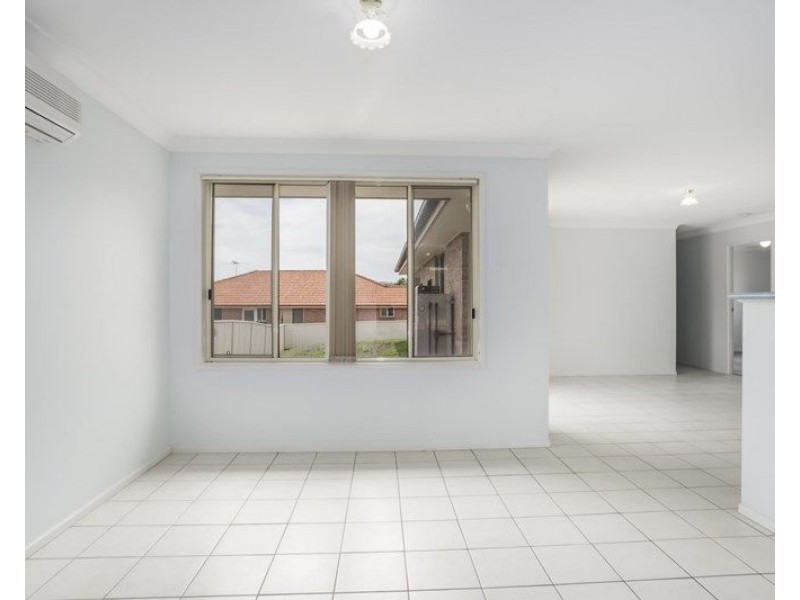 2 Daniel Avenue, Rutherford NSW 2320