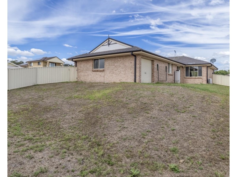 2 Daniel Avenue, Rutherford NSW 2320