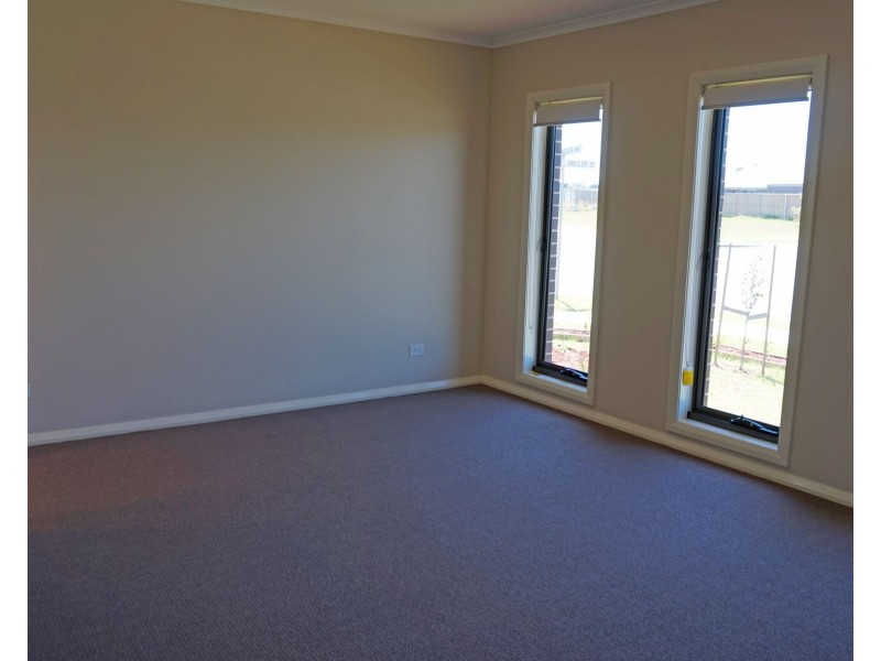 7 Golden Whistler Avenue, Aberglasslyn NSW 2320