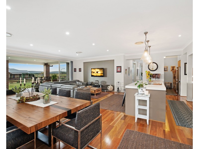 3 Arran Circuit, Largs NSW 2320