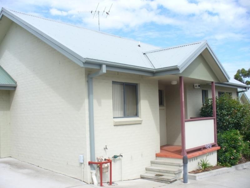 2/70 King Street, East Maitland NSW 2323