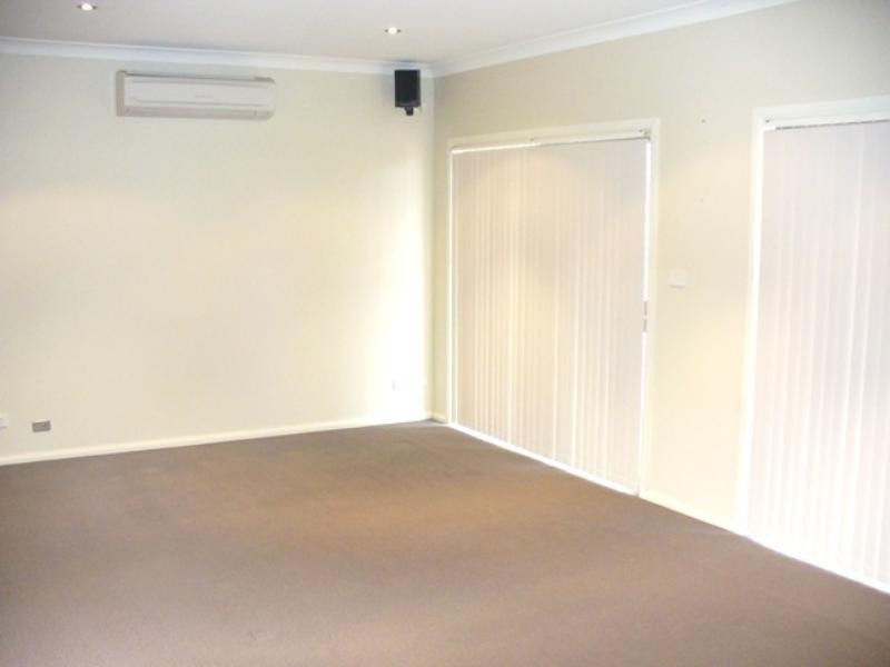 2/70 King Street, East Maitland NSW 2323