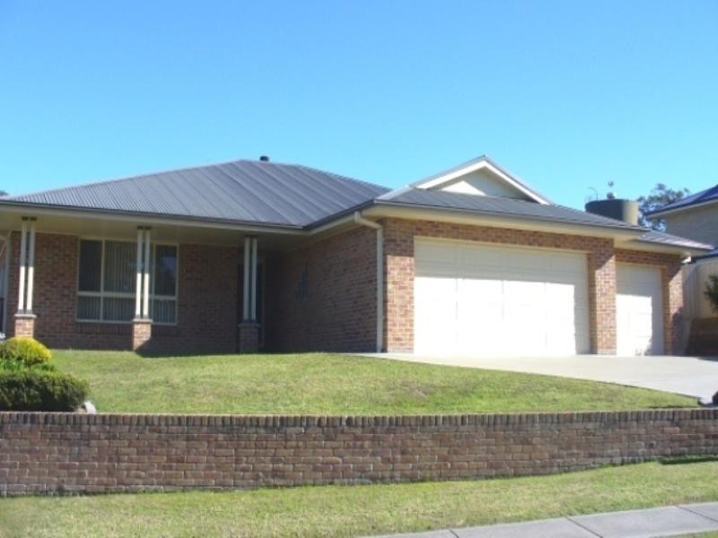 8 Worcester Drive, East Maitland NSW 2323