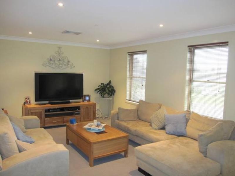 36 Canterbury Drive, Morpeth NSW 2321