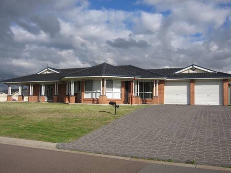 2 Crothers Street, Rutherford NSW 2320