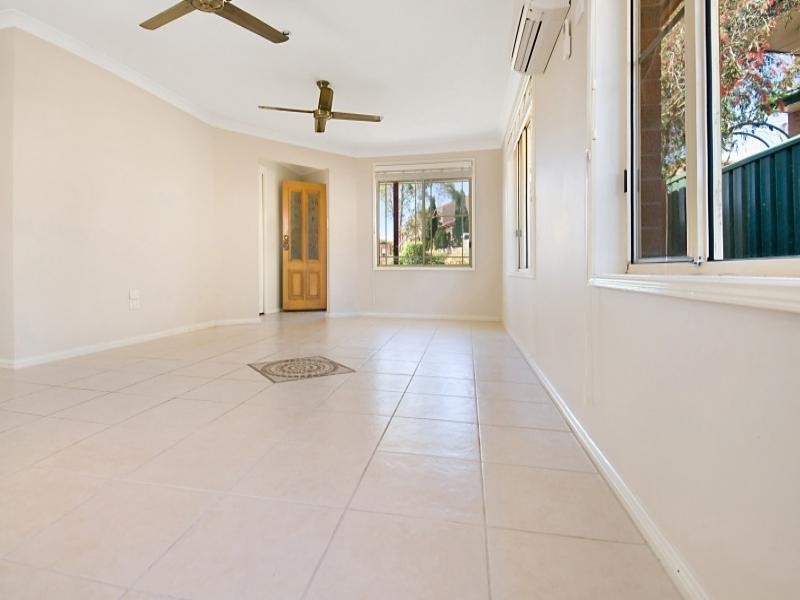 1/2 Baker Drive, Tenambit NSW 2323