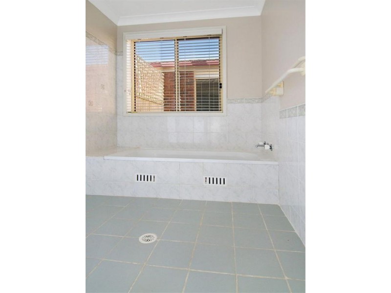 1/2 Baker Drive, Tenambit NSW 2323
