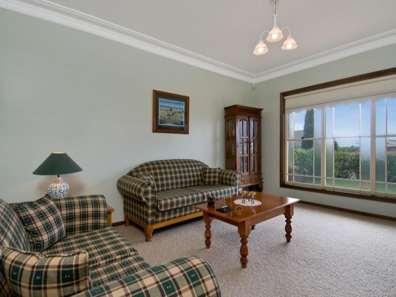 14 Lochend Circuit, East Maitland NSW 2323