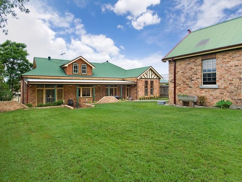 18 Raymond Terrace Road, East Maitland NSW 2323