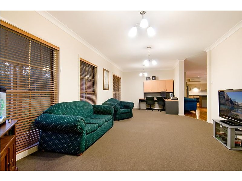 11 Regal Place, Seaham NSW 2324