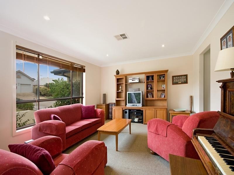 4 Amber Grove, Bolwarra Heights NSW 2320