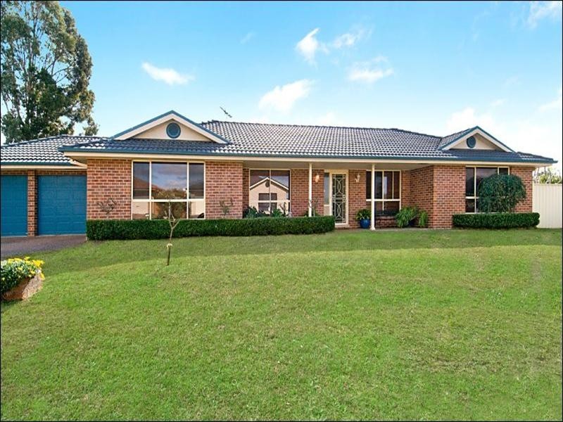 4 Coburn Circuit, Metford NSW 2323