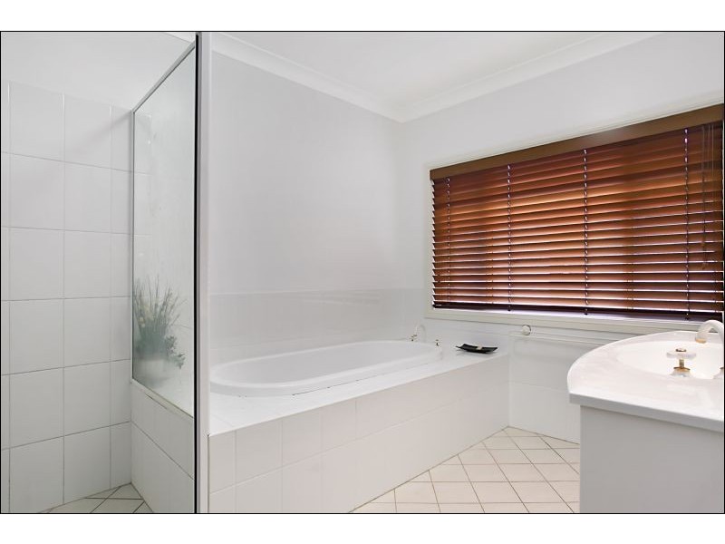 2 Willowvale Drive, Bolwarra Heights NSW 2320