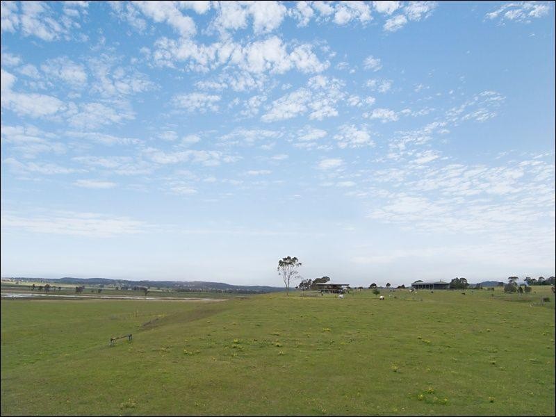 163 Leneghans Drive, Black Hill NSW 2322