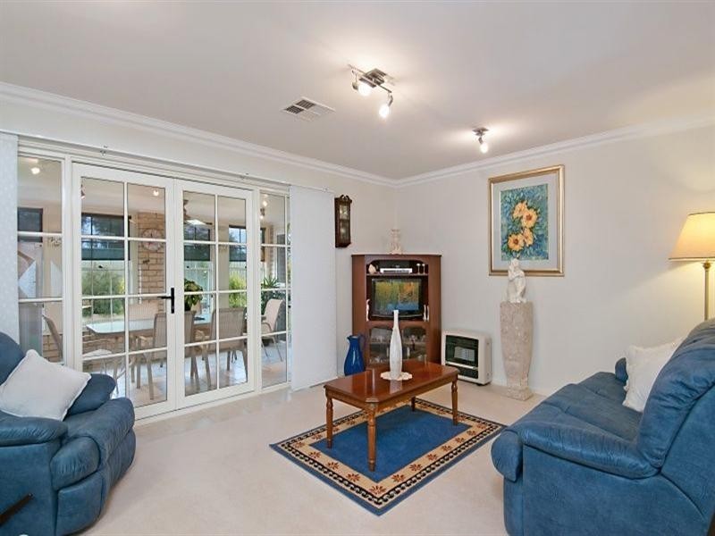 99 Canterbury Drive, Raworth NSW 2321