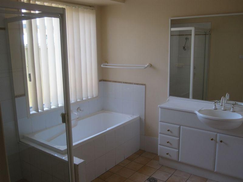 8 Tristania Court, Thornton NSW 2322